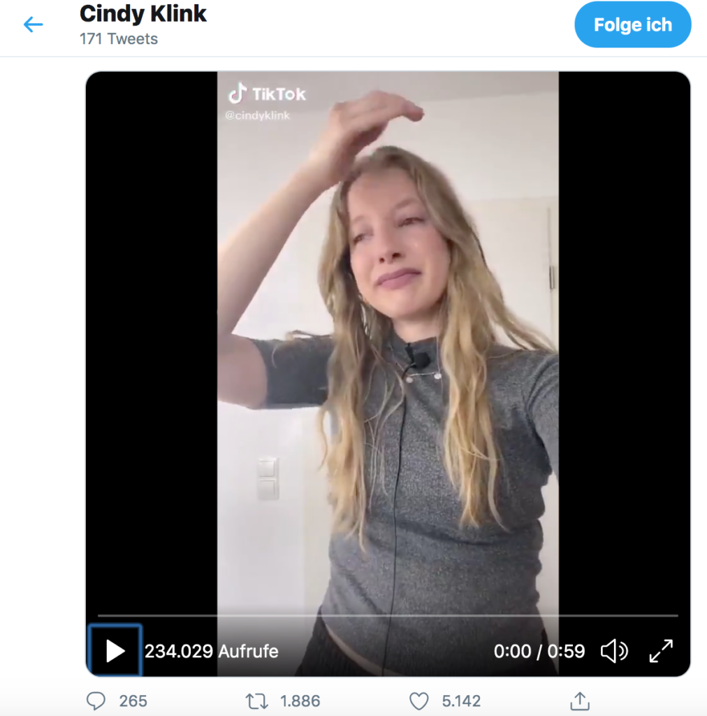 @Cindy Klinks Video geht auf Twitter viral, als sie von den Konsequenzen der Maskenpflicht für Gehörlose spricht